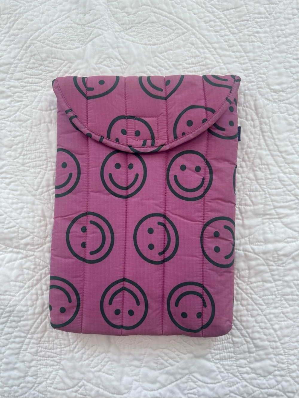 BAGGU Pink Smiley Quilted Laptop Sleeve - RARE Case